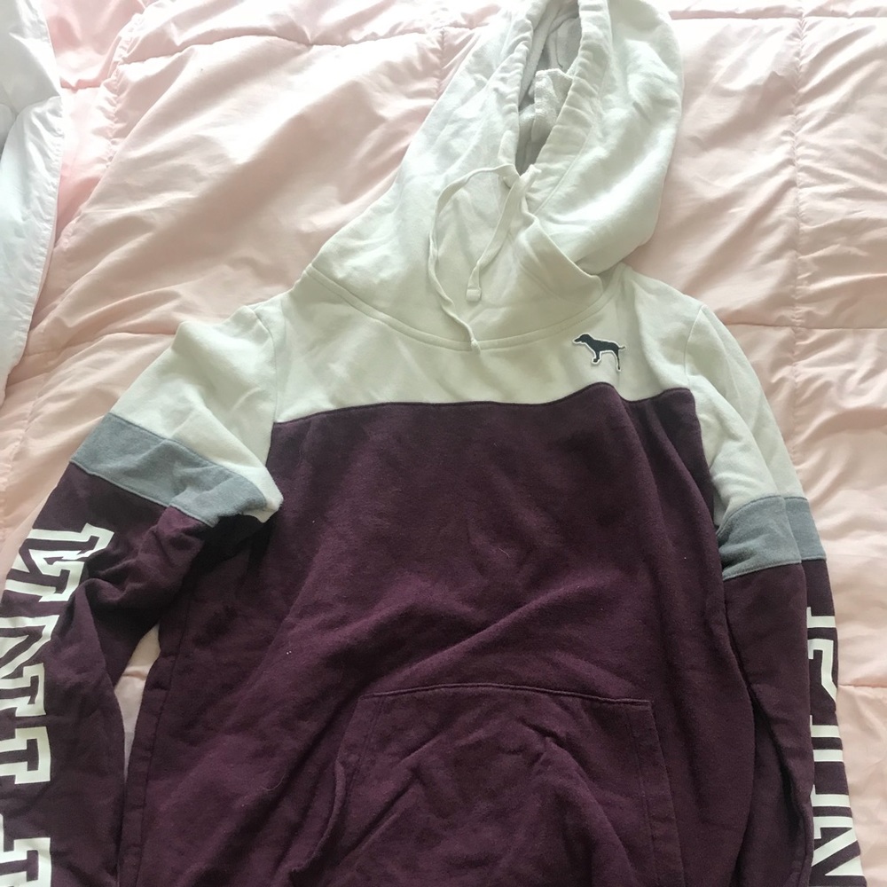 Pink light sweatshirt in maroon